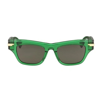 Shop Bottega Veneta Mitre Sunglasses In Green