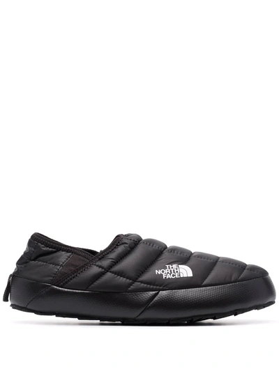 Shop The North Face Padded Quilted Slippers In 黑色