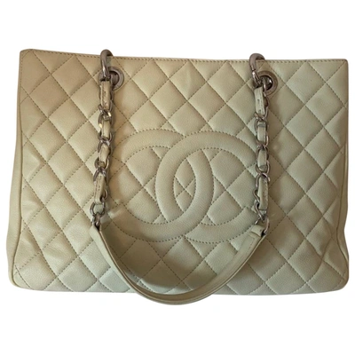 Pre-owned Chanel Grand Shopping Leather Tote In White