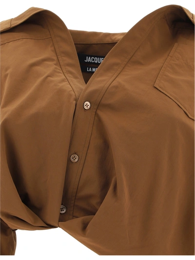 Shop Jacquemus "la Chemise Mejean" Cropped Shirt In Brown