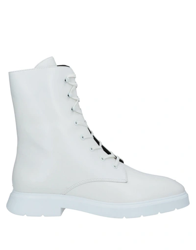 Shop Stuart Weitzman Woman Ankle Boots White Size 8 Soft Leather