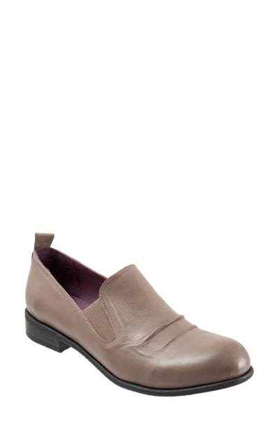Shop Bueno Wendy Loafer In Grey