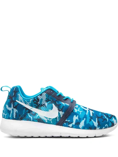 Nike Roshe Run Flight Weight Low-top Sneakers In 蓝色