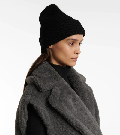 Shop Max Mara Vasaio Cashmere Beanie In Nero