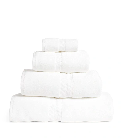Shop Ralph Lauren Avenue Bath Towel (75cm X 137cm) In White
