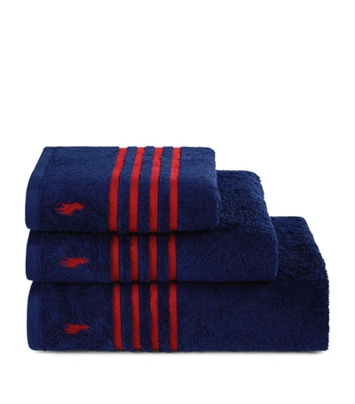 Shop Ralph Lauren Travis Marine Bath Towel (75cm X 140cm) In Navy