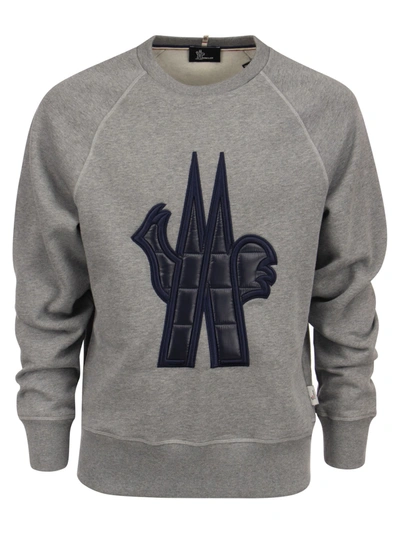 Shop Moncler Round-neck Sweatshirt With Logo In Grey