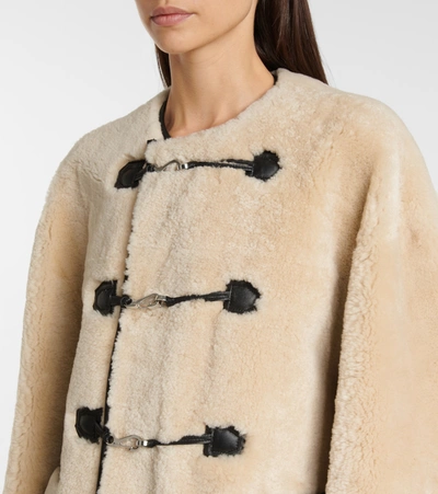 Totême Sheep Shearling Clasp Single-breasted Teddy Jacket In Off White