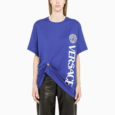 VERSACE BLUE T-SHIRT WITH LOGO PRINT AND MEDUSA INSERT 10010081A00603-J-VERSA-2U520