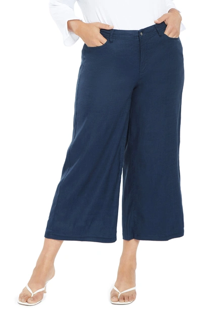 Shop Nydj Crop Wide Leg Linen Blend Pants In Oxford Navy