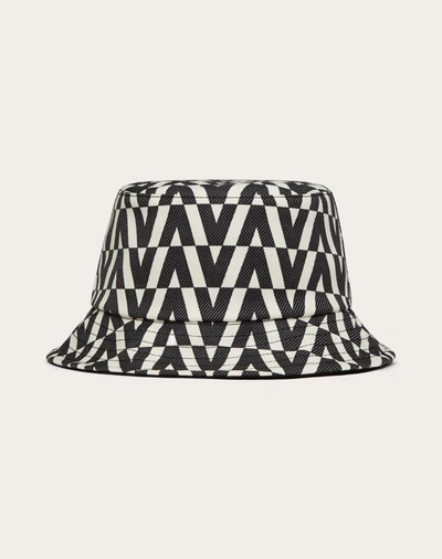 Shop Valentino Garavani Bucket Hat With Optical  Print In White/ Black