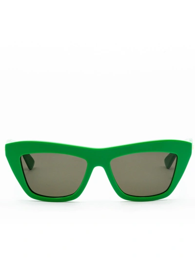 Shop Bottega Veneta Eyewear Cat In Green