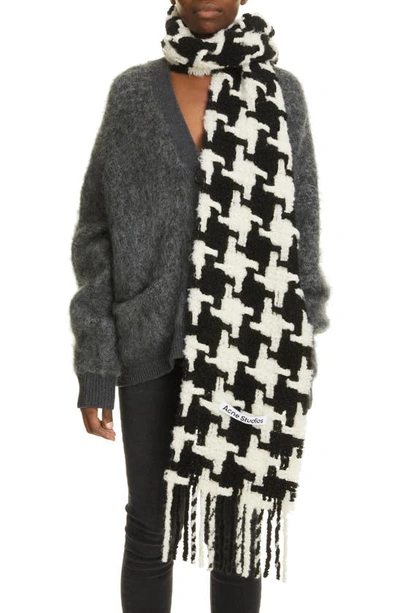 Acne Studios Fringed Houndstooth Alpaca-blend Scarf In White/ Black