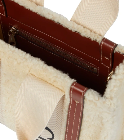 Chloé Woody Small Shearling And Leather Tote In Mild Beige