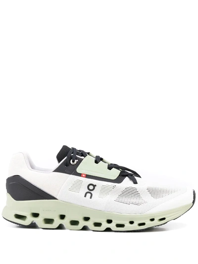 On Running Cloudstratus Low-top Sneakers In Weiss