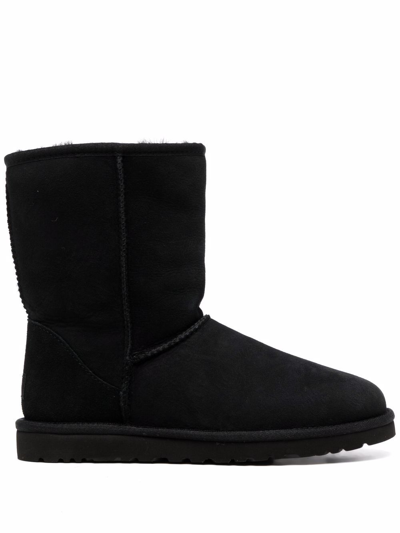 Shop Ugg Classic Short Boots In Schwarz