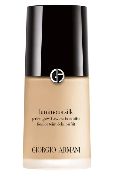 Shop Giorgio Armani Luminous Silk Perfect Glow Flawless Oil-free Foundation, 1 oz In 4 - Light/golden