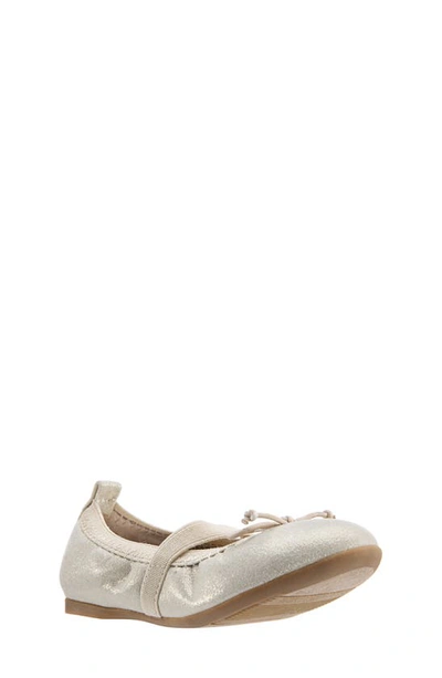 Nina Esther Ballet Flat In Platino Shimmer