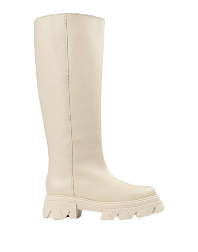 Shop Alohas Woman Boot Ivory Size 7.5 Soft Leather In White
