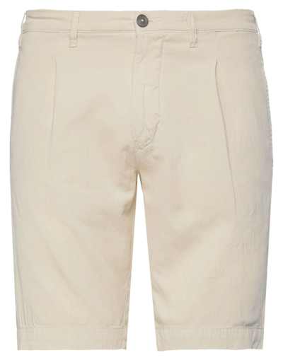 Shop Alley Docks 963 Shorts & Bermuda Shorts In Ivory