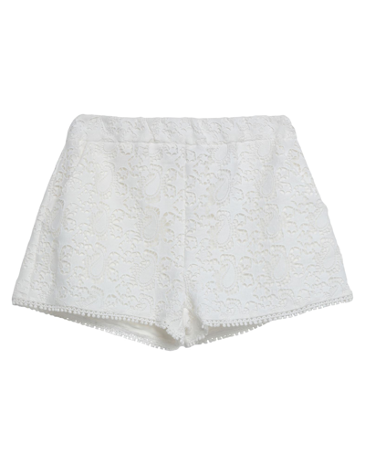 Gaelle Paris Gaëlle Paris Woman Shorts & Bermuda Shorts White Size 10 Polyester, Viscose, Linen In White