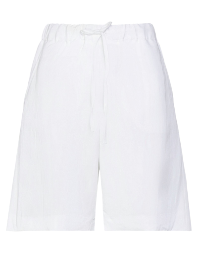 Rue Du Bac Woman Shorts & Bermuda Shorts White Size 2 Viscose, Linen In White