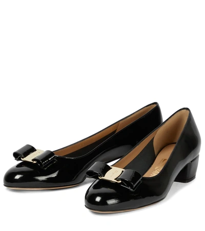 Shop Ferragamo Vara Patent Leather Ballet Flats In Nero