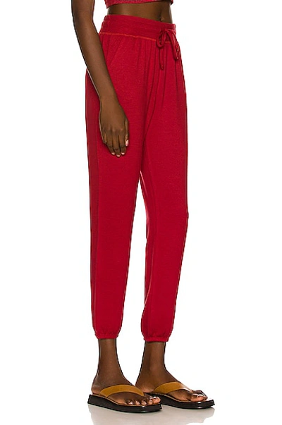 Shop Beyond Yoga Cozy Fleece Weekend Sweatpant In Current Red
