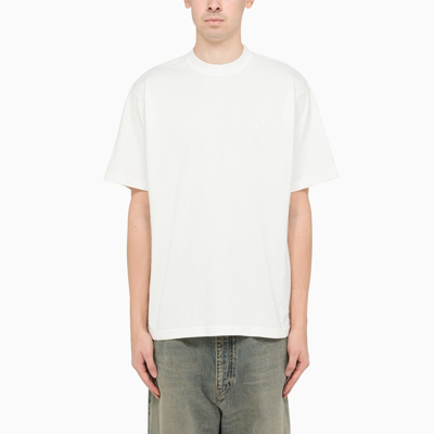 Shop Balenciaga Off-white T-shirt