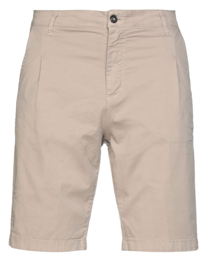Shop Squad² Shorts & Bermuda Shorts In Light Grey