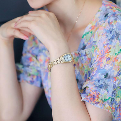 精工SEIKO女表 Lukia时尚弧形蓝宝石镜面100米防水太阳能石英手表