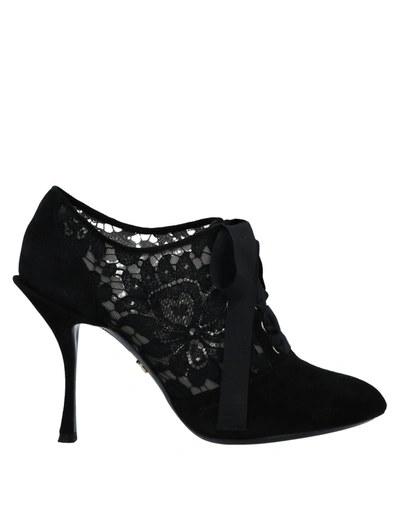Dolce & Gabbana Solid Color Ankle Boots In Black