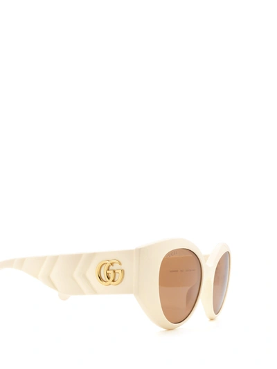 Shop Gucci Eyewear Sunglasses In Ivory