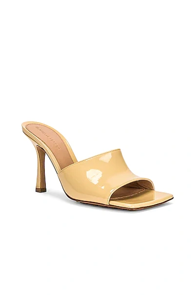 Bottega Veneta Stretch Gloss Sandals In Porridge