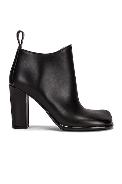 Bottega Veneta Leather Ankle Boots In Black