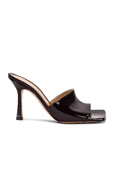 Bottega Veneta Stretch Patent Leather Slide Sandals In Black