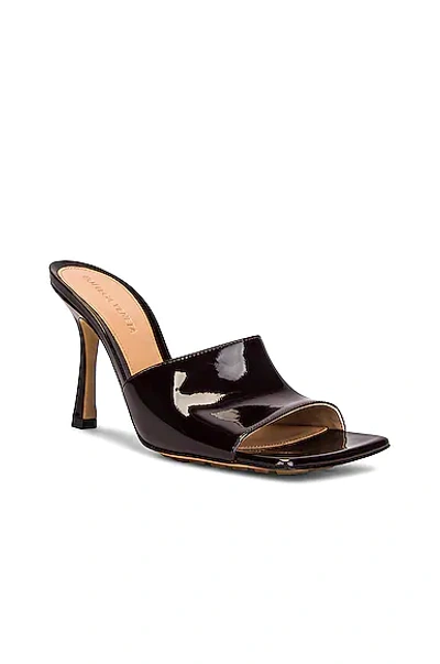 Bottega Veneta Stretch Patent Leather Slide Sandals In Black