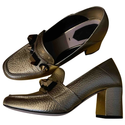 Pre-owned Fendi Leather Flats In Gold