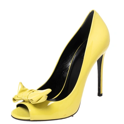 Pre-owned Gucci Yellow Patent Clodine Peep Toe Bow Pumps Size 38