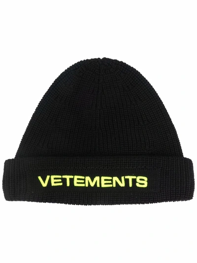 Shop Vetements Logo Beanie In Black
