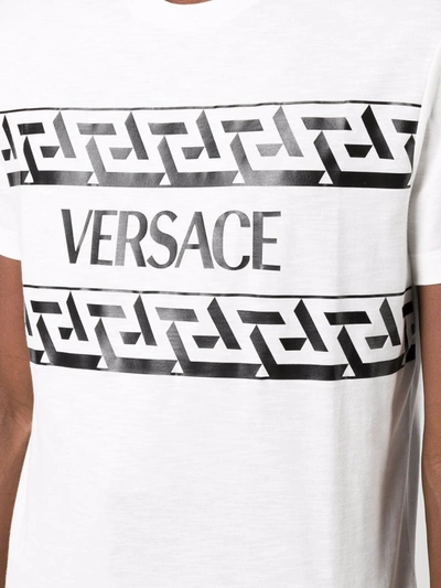 Shop Versace T-shirt Con Dettaglio Greca In White
