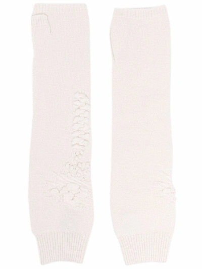 Shop Barrie Cashmere Mittens In Weiss
