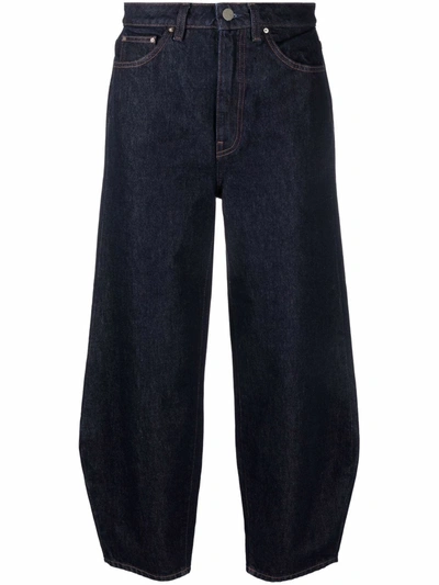 Shop Totême Tapered Cropped Jeans In Blau