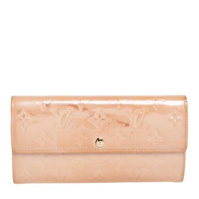 Pre-owned Louis Vuitton Noisette Monogram Vernis Sarah Wallet In Beige