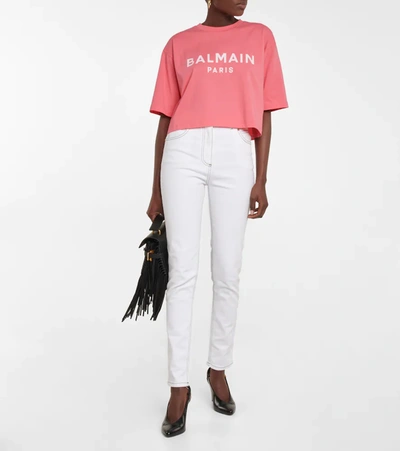 Shop Balmain Logo Cotton Cropped T-shirt In Saumon/blanc