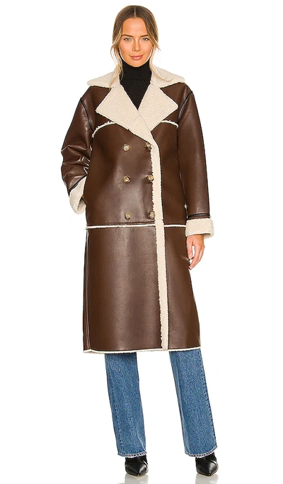 Shop Song Of Style Farrah Coat In 棕色