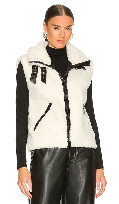 Sam Sherpa Vest In 白色