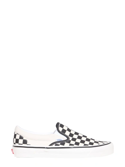 Shop Vans Slip-on Classic 9 In White