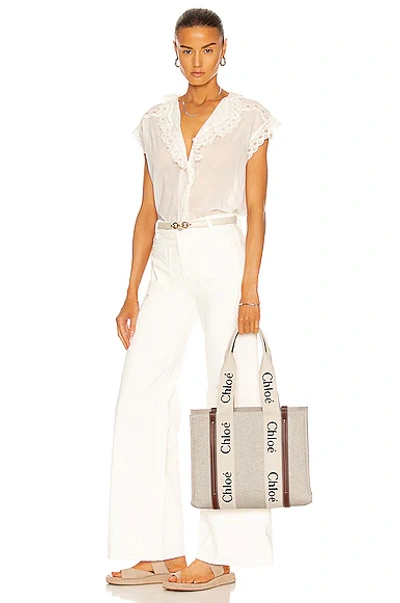 Chloé Medium Woody Tote Bag In White & Brown