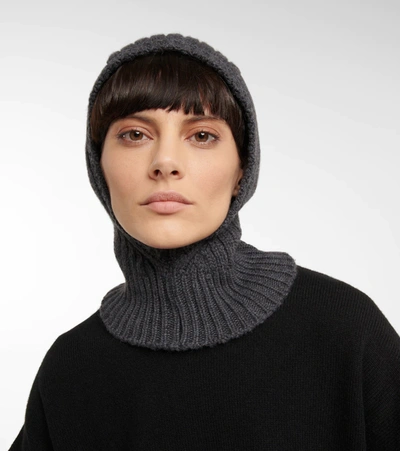 The Row Everest Ribbed Cashmere Snood In Charcoal